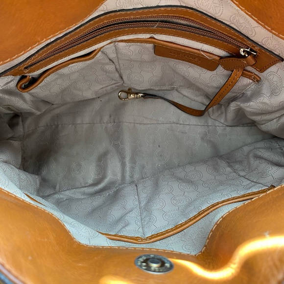Handbags - Beautiful Michael Kors Bag!!!